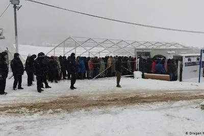 У Боснії тисячі біженців опинились просто неба на морозі