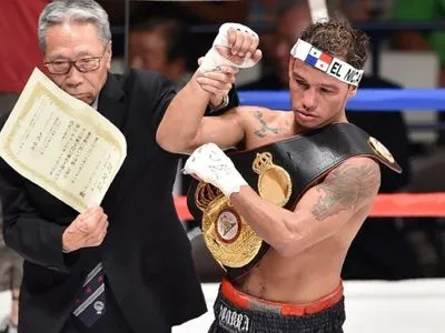 Панамський боксер кинув виклик українському чемпіонові світу