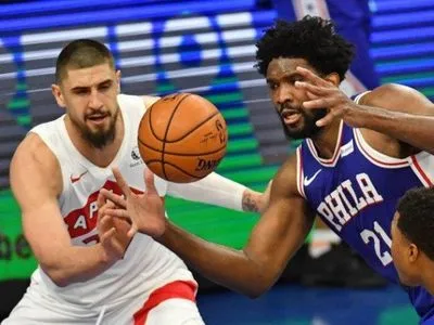 Баскетболист Лень дебютировал за "Торонто" в матче НБА
