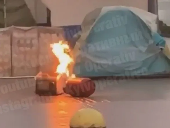 “Брутальний новорічний салют”: біля КМДА спалахнув газовий балон