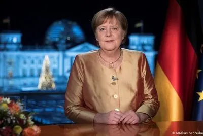 Меркель пообіцяла зробити щеплення від COVID-19 в порядку черги