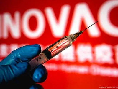 Перша партія китайської вакцини від коронавірусу очікується в Україні не пізніше березня