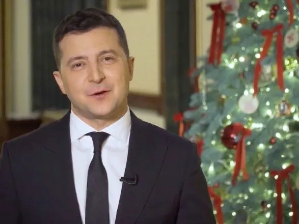 Сердце, космос и танки: Зеленский "накреативил" отдельные новогодние поздравления для регионов Украины