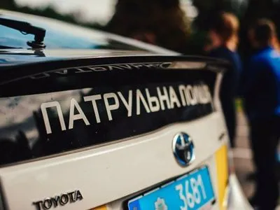 Поздравил с Новым годом: в Киеве пьяный водитель сыграл патрульным на баяне