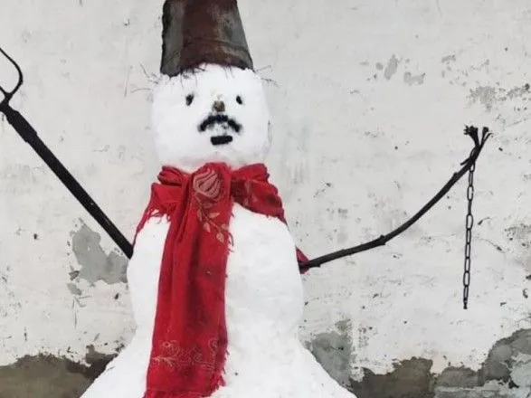 В Гомеле на мужчину составили протокол из-за снеговика с надписью "Жыве Беларусь"