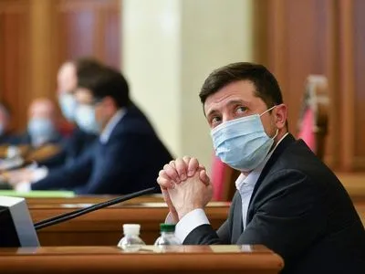 Зеленский поручил ускорить создание в Украине реестра вакцинированных лиц