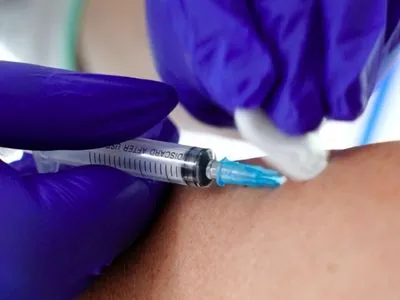 У США зменшеним дозуванням хочуть "прискорити" антикоронавірусну вакцинацію