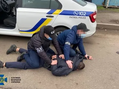В Днепропетровской области задержали полицейского, который собирал дань с автоперевозчиков
