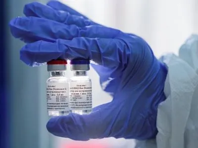 Гвінея розпочала використання антикоронавірусної вакцини з РФ
