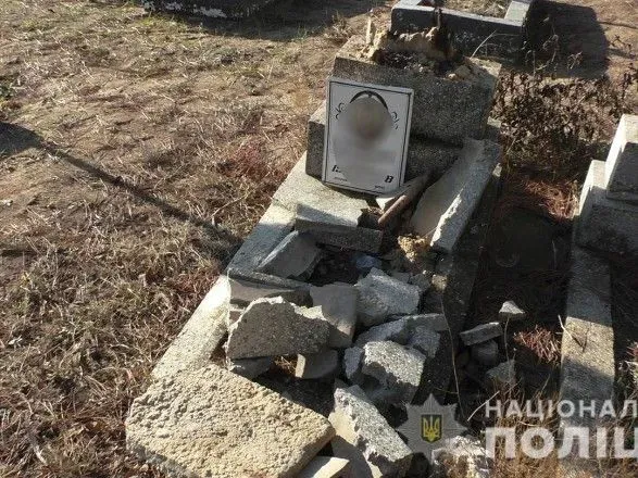 Надругательство над сотней могил в Николаевской области: установили личность злоумышленника