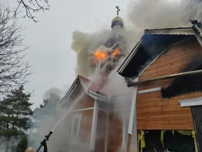 На Рождество в Кировоградской области уже около трех часов горит церковь