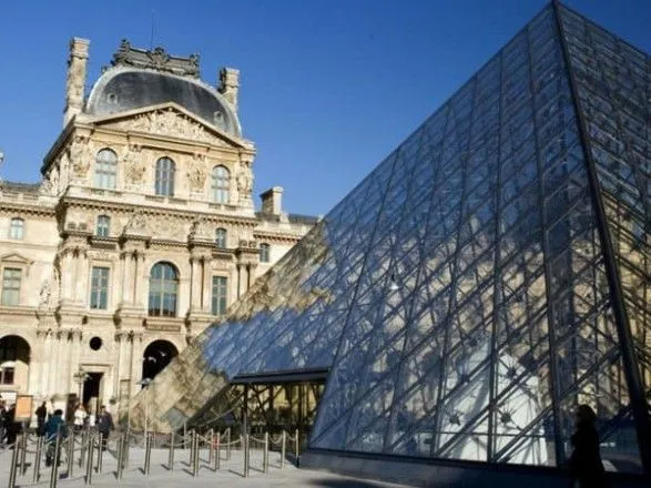Кількість туристів, що відвідали Лувр в 2020 році, скоротилася на 72%