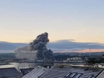 У головному порту Ірландії спалахнула масштабна пожежа