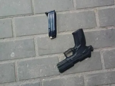 На Київщині чоловік влаштував стрілянину біля магазину