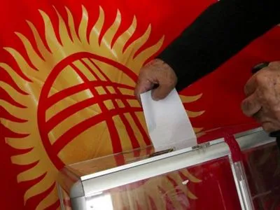 У Киргизстані обирають президента і нову форму правління