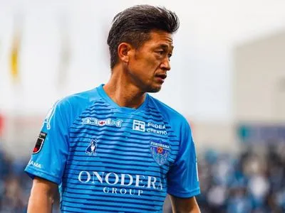 Найбільш віковий футболіст світу заключив нову угоду із японським клубом