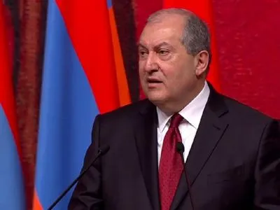 Президента Вірменії госпіталізували з новим штамом коронавірусу
