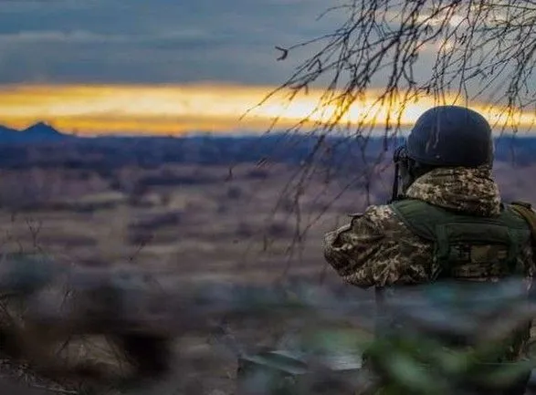 Обстрелы на Донбассе: боевики ранили военного