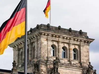 В уряді Німеччини підтвердили, що 19 січня Меркель обговорить запровадження "мега-локдауну"