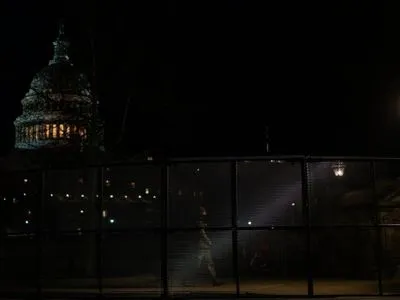Военные, баррикады и колючая проволока: в Вашингтоне готовятся к инаугурации Байдена