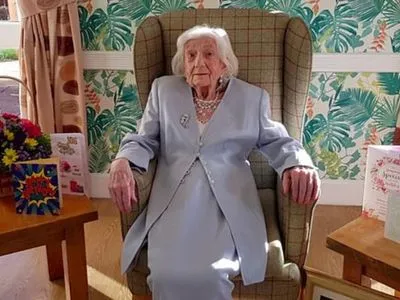 Двічі видужала від "ковіду" 106-річна пенсіонерка вважає, що секрет її довгого життя - у віскі