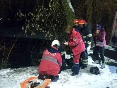В Хмельницкой области под лед провалились двое мужчин: одного не спасли