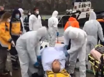 Крушение "Арвина" с украинцами на борту: трое погибли, ещё трое - лежат на скалах без движения