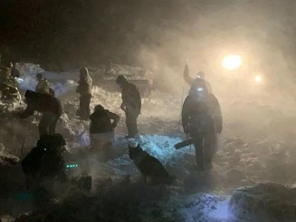 Сход лавины на курорте в РФ считают специально спровоцированным, есть погибший