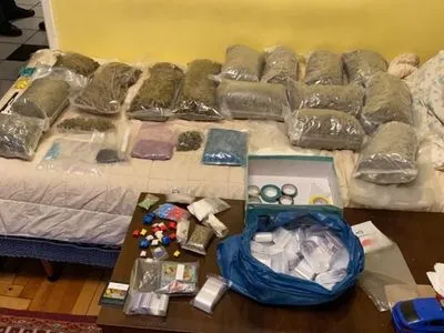 Наркотики в консервних банках: у Запоріжжі затримали дилера з товаром на 11 млн грн
