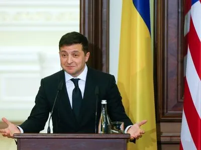 The Kyiv: Зеленський допустив помилку в запрошенні Байдена до Києва у Twitter