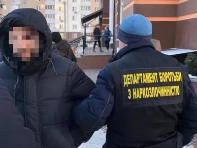 В Киеве мужчина по 500 гривен продавал "липовые" справки о COVID-19