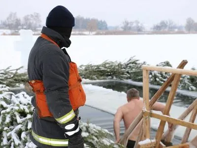 В Киеве на Крещение два человека получили обморожение