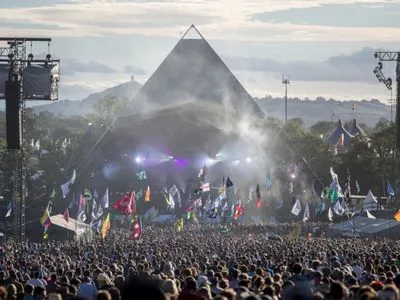 Фестиваль у Гластонбері, одну з найбільших музичних подій світу - офіційно скасовано вже другий рік поспіль