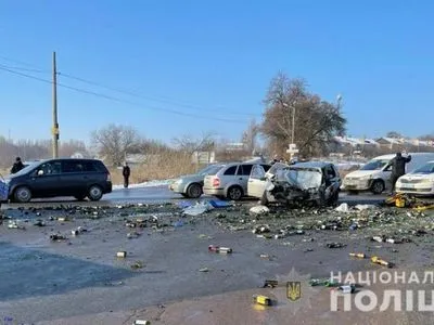 Тройное ДТП в Киевской области: водитель одной из машин погиб на месте, двое пассажиров травмированы