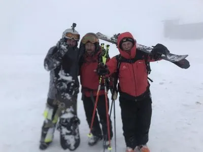 Чрезвычайники на Закарпатье нашли туристов, которые заблудились после катания на сноубордах