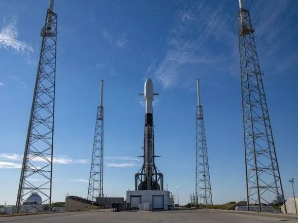 Ракета SpaceX запустила на орбіту рекордну кількість супутників