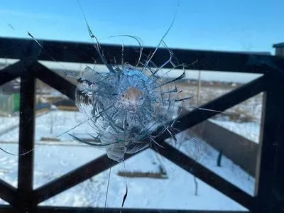 На Рівненщині обстріляли будинок депутата і підприємиці: куля поцілила у вікно дитячої кімнати