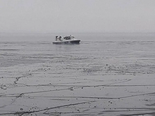 Опасный лед: водолазы нашли тела двух мужчин и ребенка