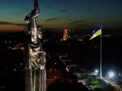 Головний прапор України приспустять через сильний вітер