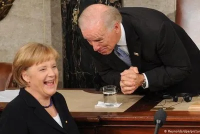 Меркель запросила Байдена до Німеччини: лідери країн провели телефонну розмову