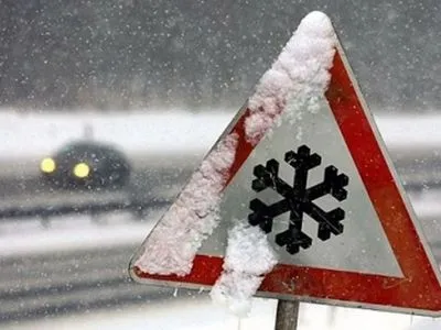 Из-за снегопада ввели ограничения на въезд в Одессу