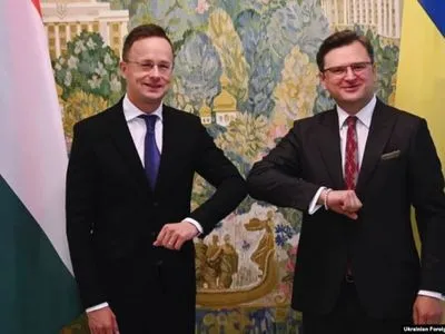 Сегодня глава МИД Венгрии прибудет в Киев: на повестке - "укрепление доверия" в отношениях