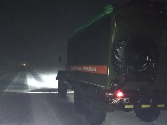 Україна у сніговій пастці: затори, обмеження руху та заблоковані населені пункти
