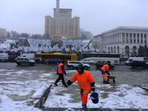 За неприбраний сніг у столиці оштрафували за добу 60 підприємців