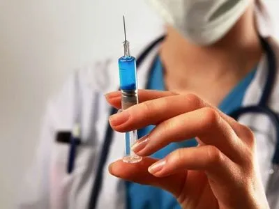 Перший етап вакцинації проведуть мобільні бригади: наразі лише 38% медиків готові зробити щеплення