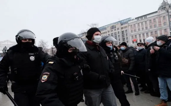 u-rosiyi-gotuyutsya-do-nedilnikh-protestiv-vlada-perekriye-tsentr-moskvi-politsiya-zatrimuye-zhurnalistiv