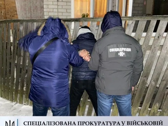 v-zhitomiri-zatrimali-viyskovosluzhbovtsya-yakiy-torguvav-narkotikami