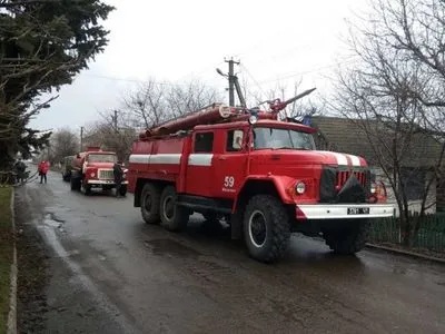 В результате пожара в доме в Днепропетровской области погибли два человека