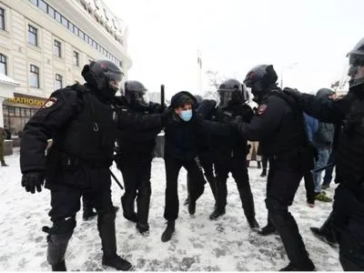 На акціях на підтримку Навального затримали вже понад 2000 осіб