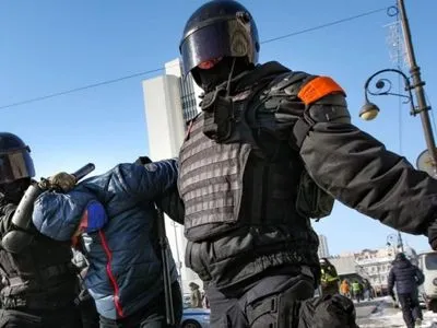 Кількість затриманих на мітингах в РФ стрімко зростає: найбільше в Москві та у Владивостоці
